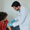« J’étais persuadé que je n’y avais pas droit »… La vaccination des garçons contre le papillomavirus à la traîne